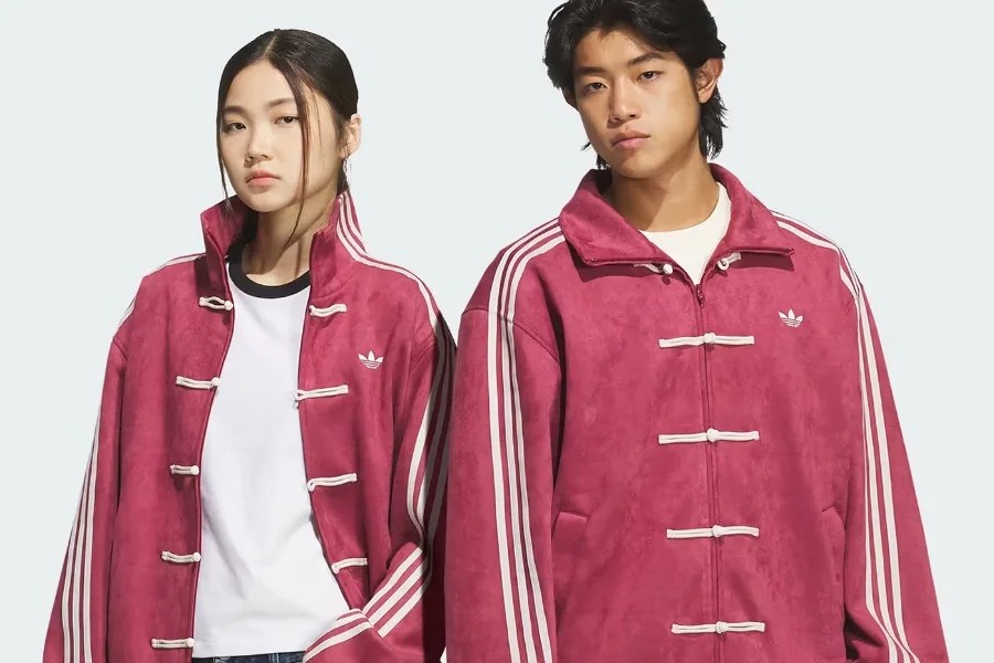 L'iconica adidas Tang Jacket per il Capodanno Cinese sbarca fuori dal paese del Dragone (ma non in Italia)