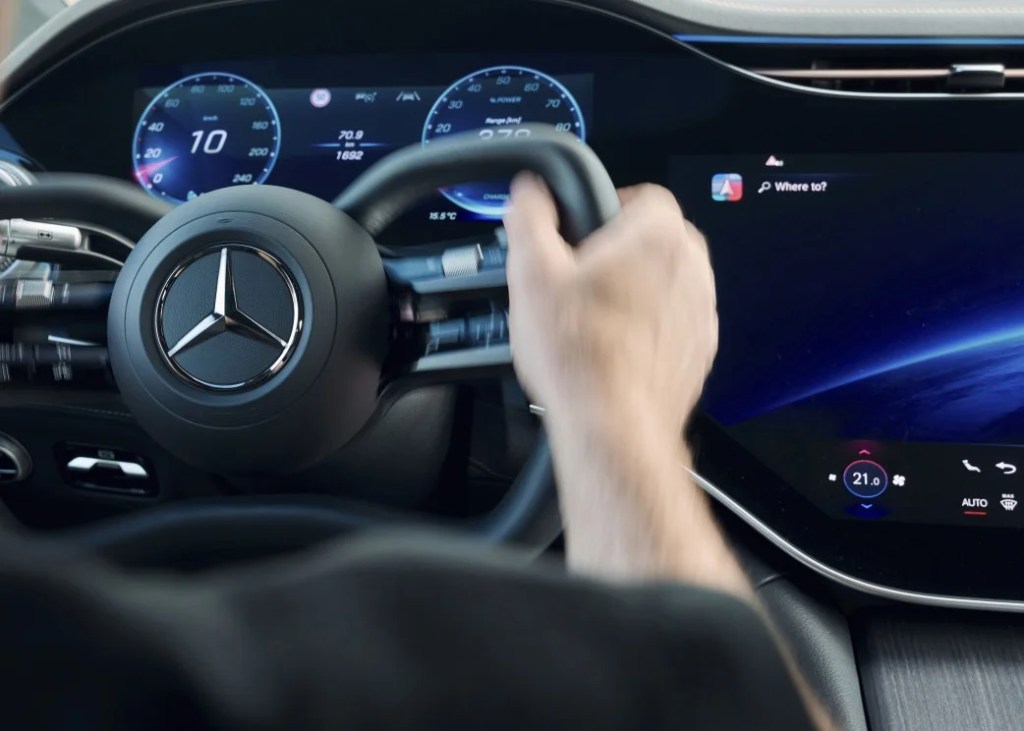 Mercedes EQS guida la rivoluzione 'steer-by-wire' - lo sterzo digitale debutta sull'ammiraglia elettrica