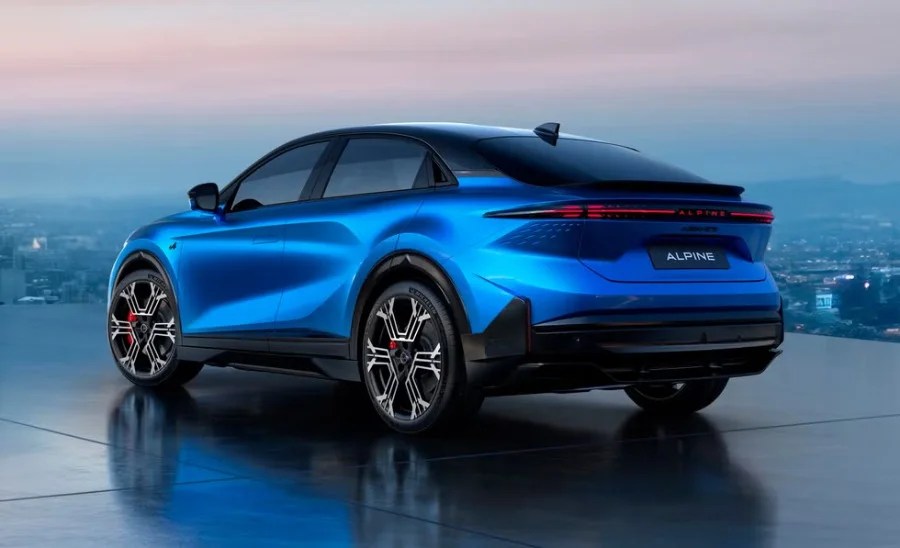 Svelato il listino ufficiale di Alpine 390 in Italia - e i prezzi non sono alla portata di tutti