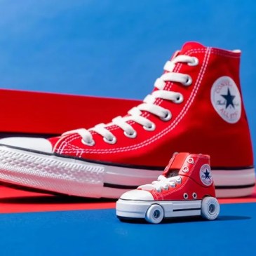 Tomica e Converse: le iconiche All Star diventano mini-auto da collezione