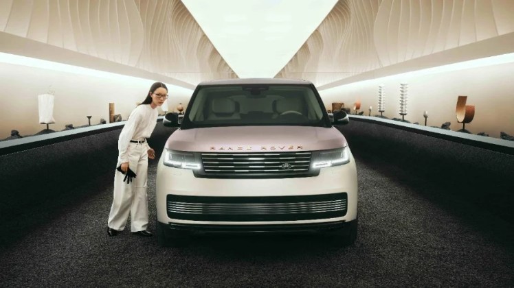 TRACES: anche Range Rover si fa viva a Milano Design Week con un'installazione 