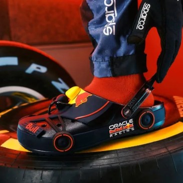 Anche Red Bull si unisce alla festa: ecco le Crocs ispirate alla F1