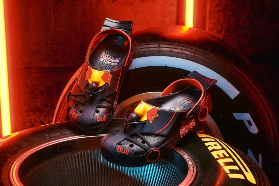 Anche Red Bull si unisce alla festa: ecco le Crocs ispirate alla F1