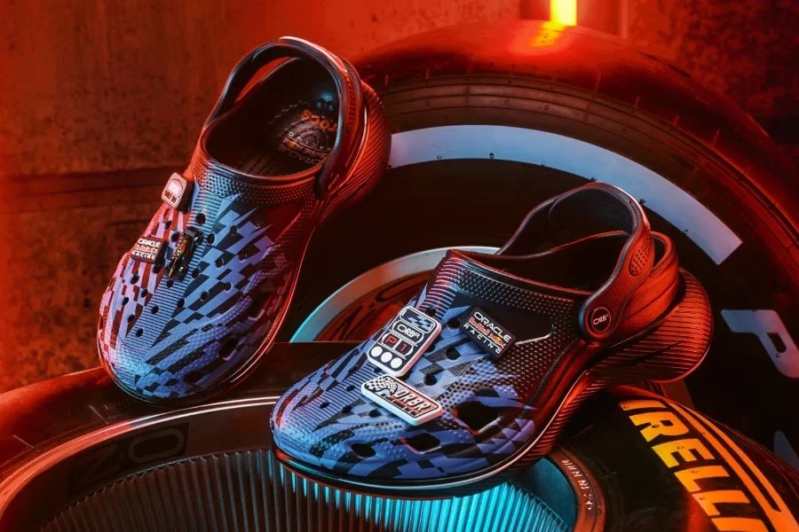 Anche Red Bull si unisce alla festa: ecco le Crocs ispirate alla F1