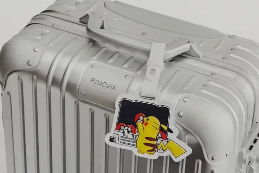 Anche RIMOWA si butta sui Pokémon: ecco la collezione dedicata a Pikachu, Charmander e Charizard