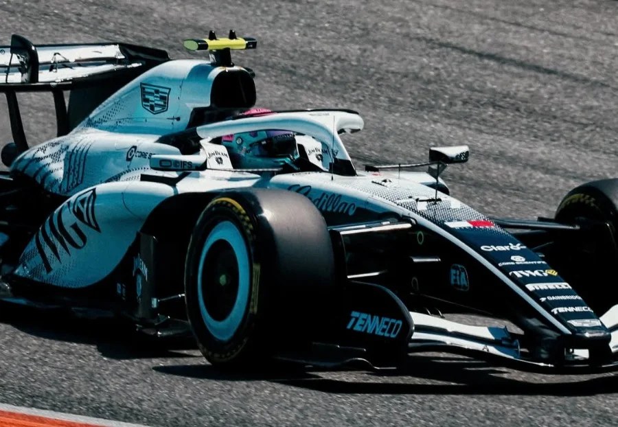 Cadillac F1 corre al GP di Miami con la bandiera a stelle e strisce