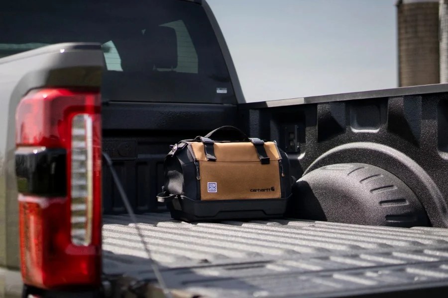 Carhartt passa dagli stivali e i giacconi alle auto: ecco Ford Super Duty