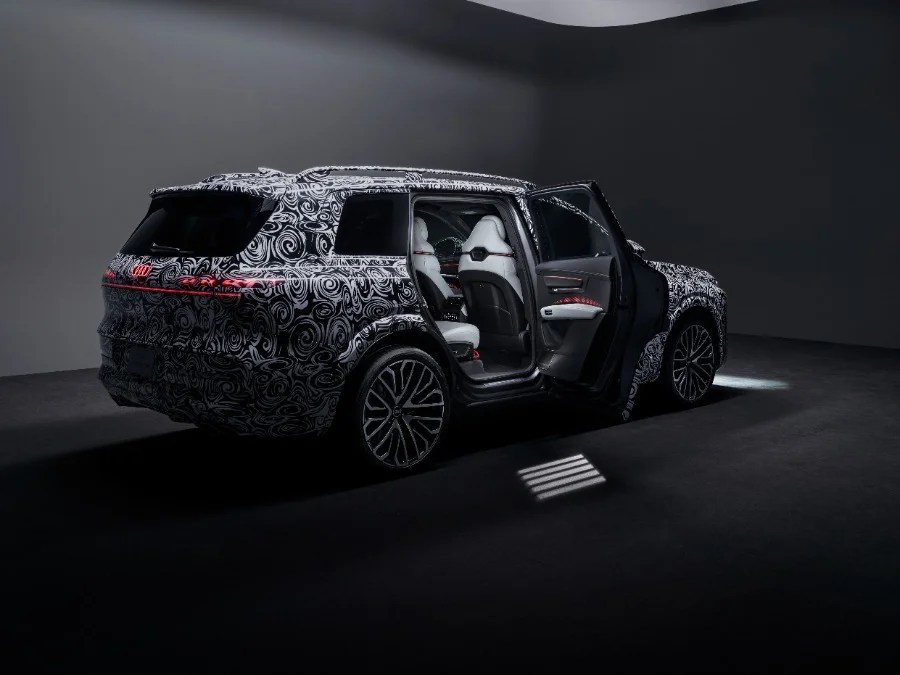 È quasi pronta: ecco Q9, il SUV più grande mai costruito da Audi per battere Porsche K1 e Bentayga