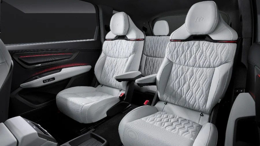 È quasi pronta: ecco Q9, il SUV più grande mai costruito da Audi per battere Porsche K1 e Bentayga