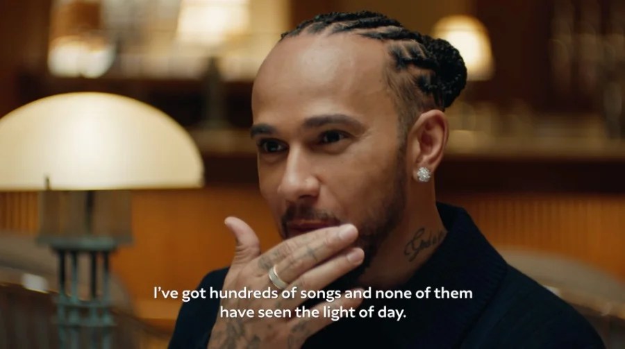 Lewis Hamilton sempre più ‘italianizzato’: diventa il volto di San Pellegrino