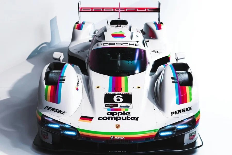 Porsche Penske Motorsport ha messo in pista due Porsche 963 ispirate a Apple