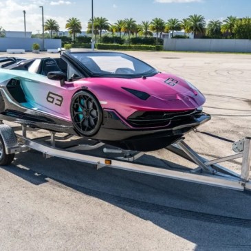 Questa moto d'acqua a forma di Lamborghini Aventador è stata venduta per il prezzo di una BMW nuova