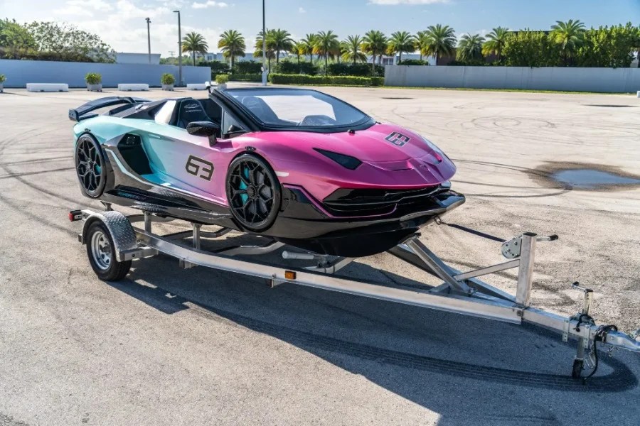 Questa moto d'acqua a forma di Lamborghini Aventador è stata venduta per il prezzo di una BMW nuova