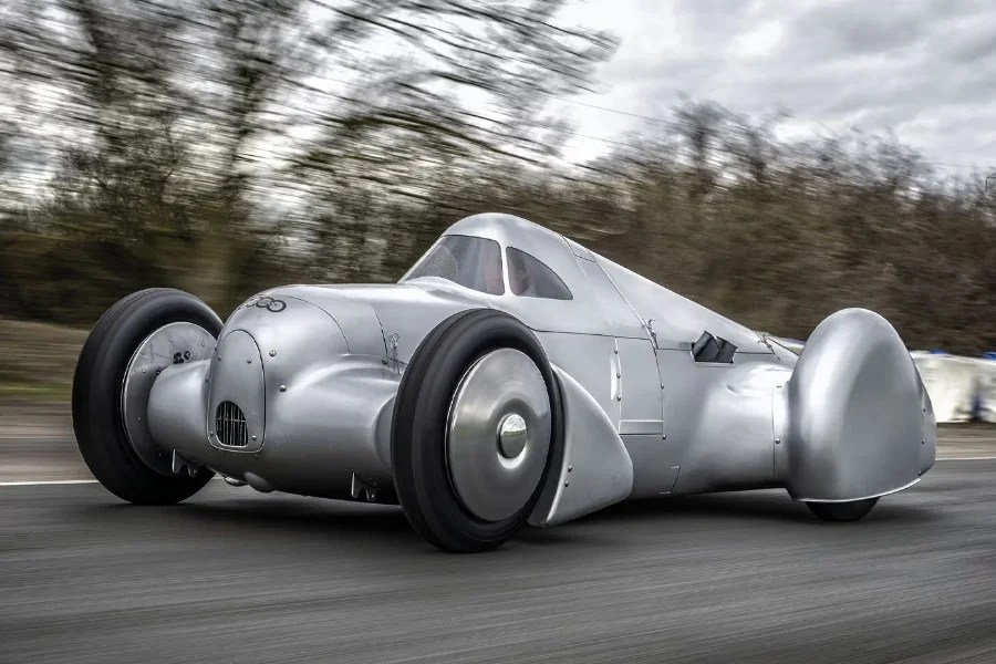 Quest'Audi omaggia un record registrato a Lucca nel 1935, ma è stata costruita ieri