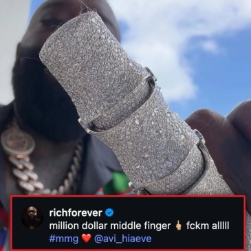Rick Ross si è fatto fare un dito medio di diamanti da 1 milione di dollari