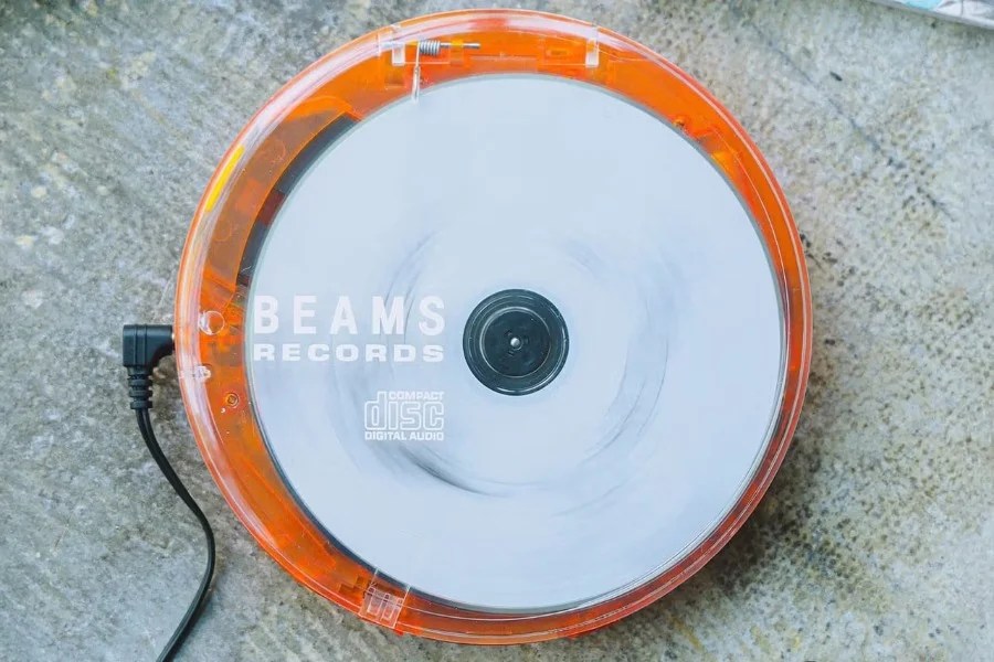 Sì grazie! Beams riporta in vita il lettore CD portatile cuffie