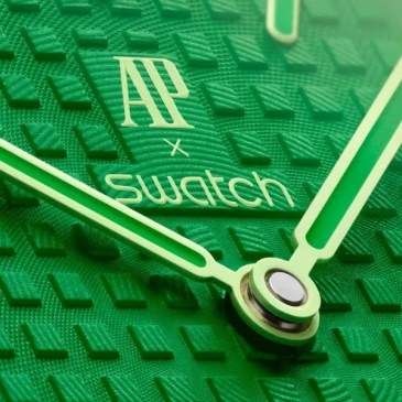 Stanno tutti impazzendo per la collaborazione Audemars Piguet x Swatch