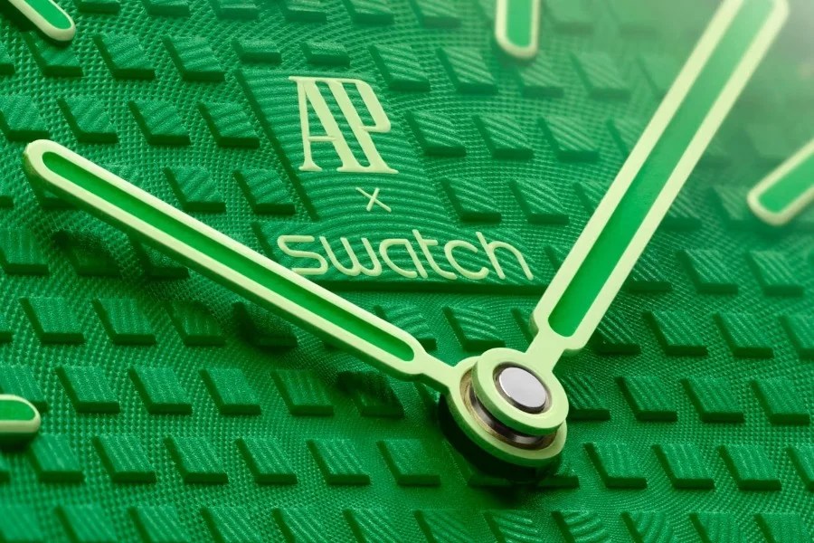 Stanno tutti impazzendo per la collaborazione Audemars Piguet x Swatch