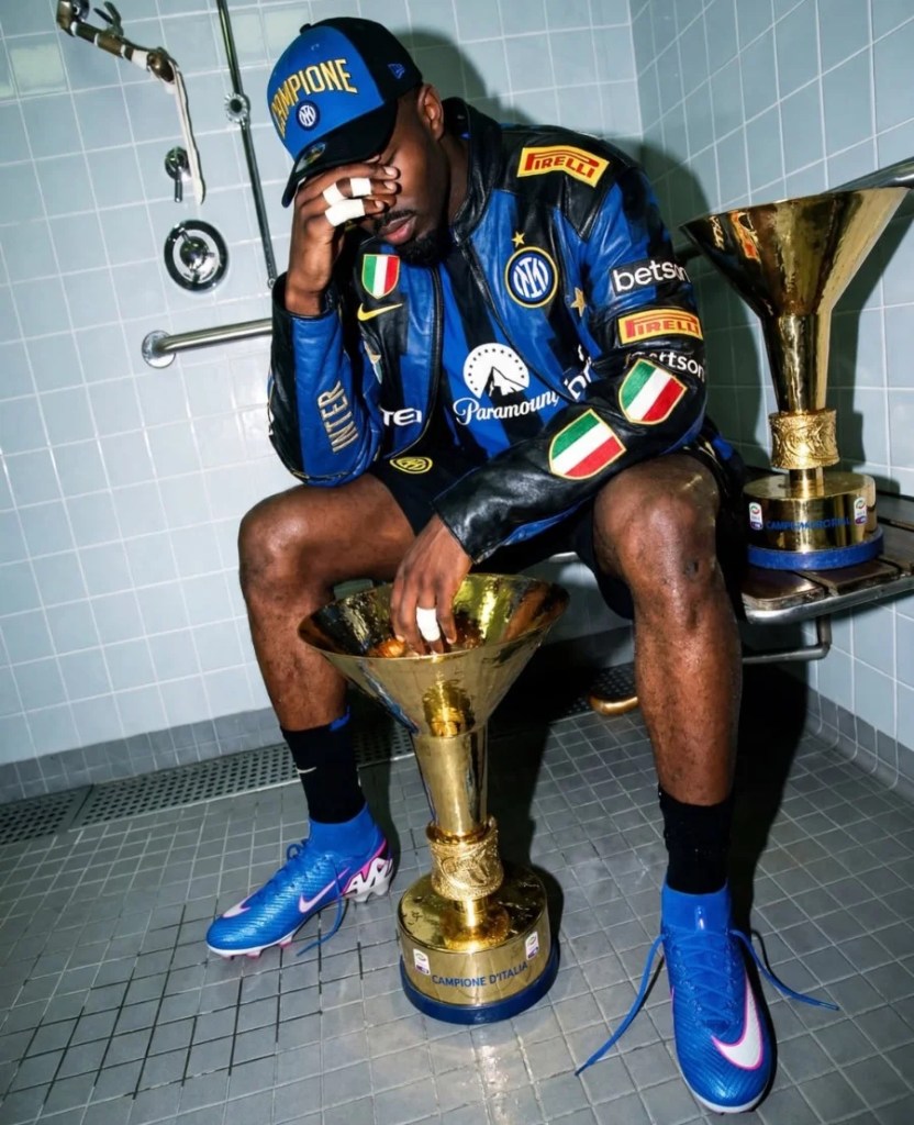 Thuram replica la foto di Kobe Bryant dopo lo Scudetto dell'Inter