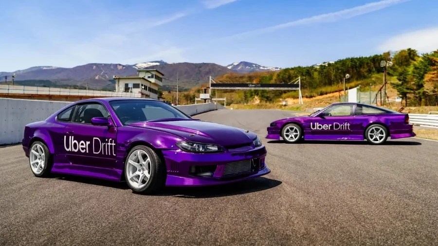 Uber lancia 'Uber Drift' a Tokyo con Nissan Silvia S15 e Nissan 180SX