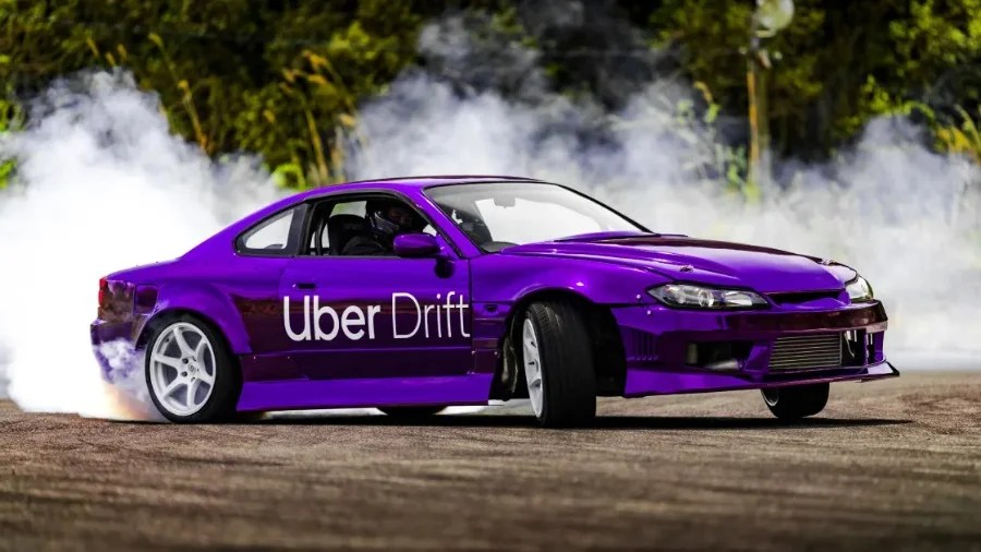 Uber lancia 'Uber Drift' a Tokyo con Nissan Silvia S15 e Nissan 180SX