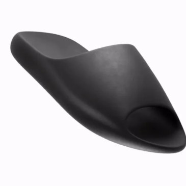 Ye riporta in vita Yeezy - ecco le nuove slide