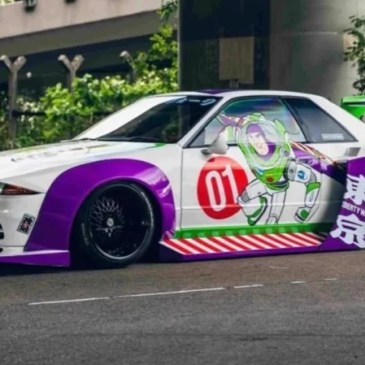 Il trattamento Toy Story non risparmia nemmeno la Skyline: ecco Nissan R32 di Liberty Walk