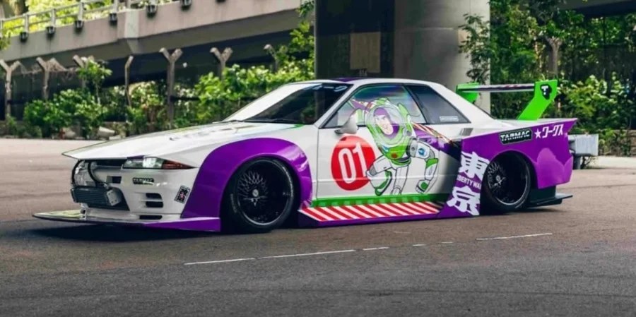 Il trattamento Toy Story non risparmia nemmeno la Skyline: ecco Nissan R32 di Liberty Walk