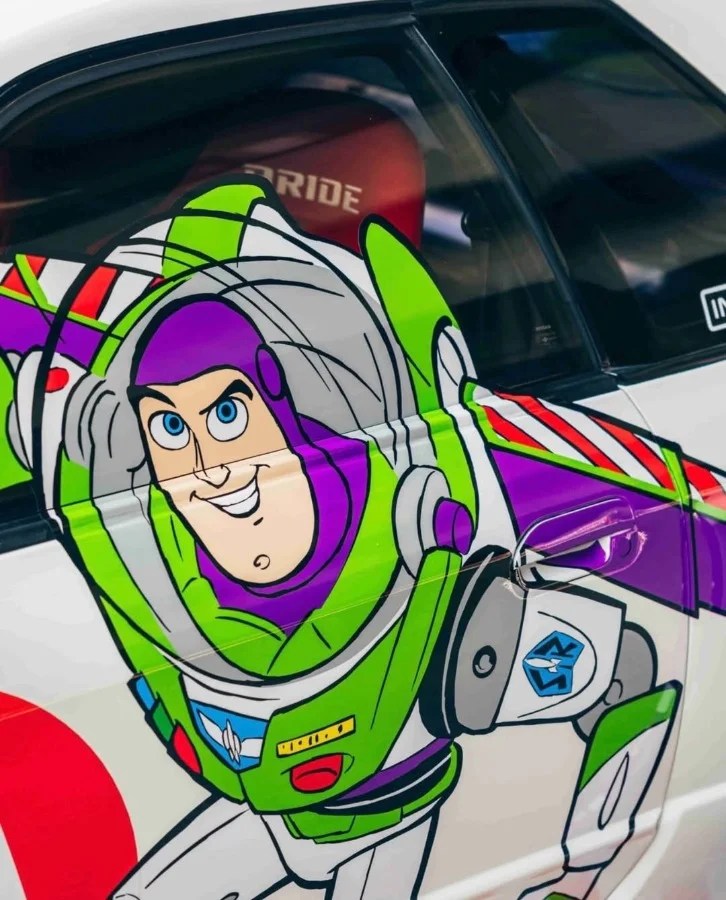 Il trattamento Toy Story non risparmia nemmeno la Skyline- ecco Nissan R32 di Liberty Walk 2 (1) (1)