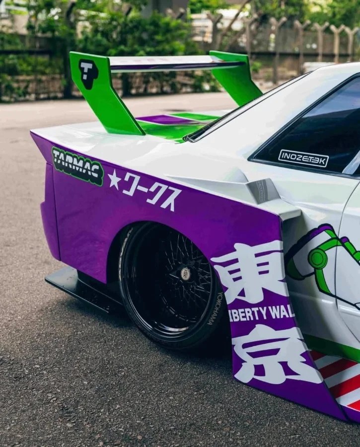 Il trattamento Toy Story non risparmia nemmeno la Skyline: ecco Nissan R32 di Liberty Walk