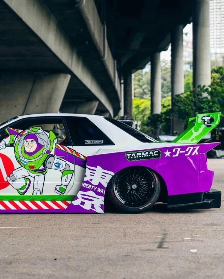 Il trattamento Toy Story non risparmia nemmeno la Skyline: ecco Nissan R32 di Liberty Walk