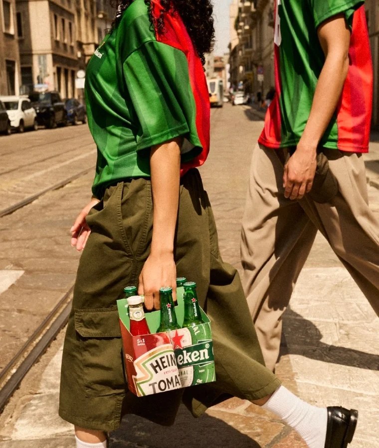 La cosa più 'americana' di sempre_ Heineken vende un six pack con birre e... ketchup