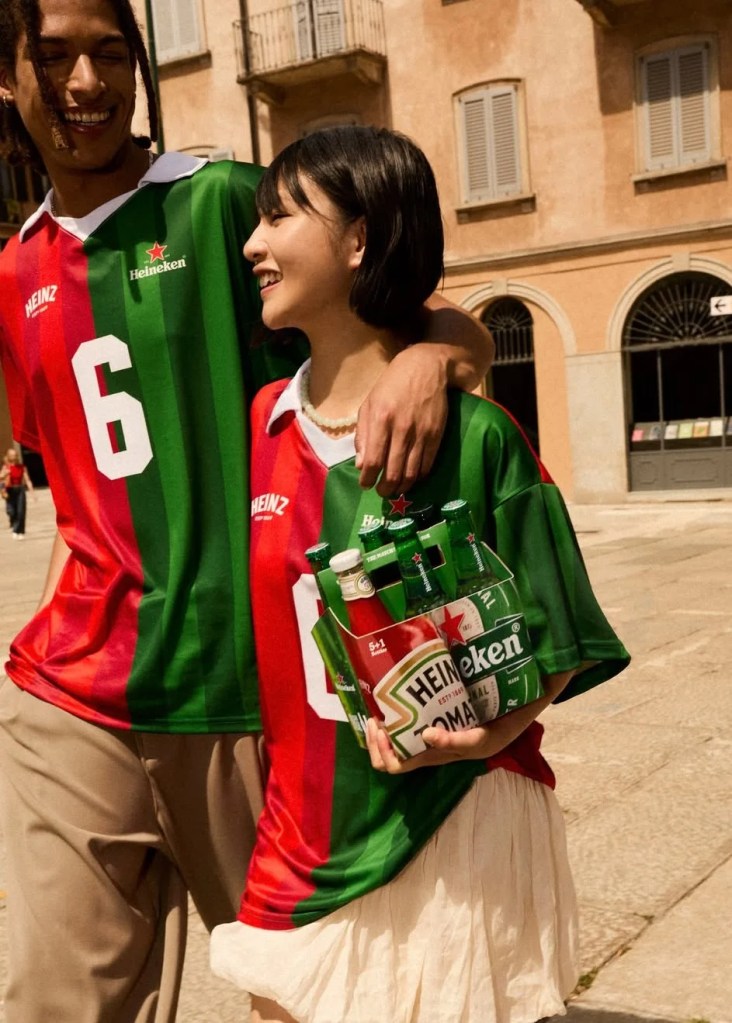 La cosa più 'americana' di sempre_ Heineken vende un six pack con birre e... ketchup