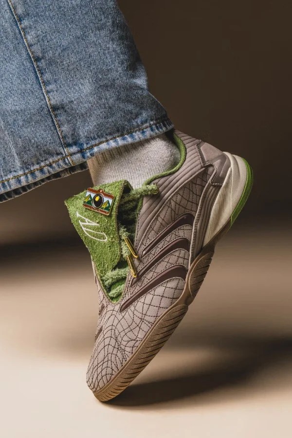 La mania delle scarpe da calcetto da usare alle feste colpisce anche adidas Predator