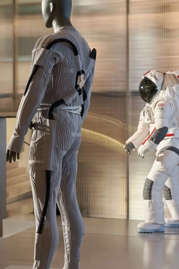 L'astronauta veste Prada: ecco le mute utilizzate da NASA per Artemis VI