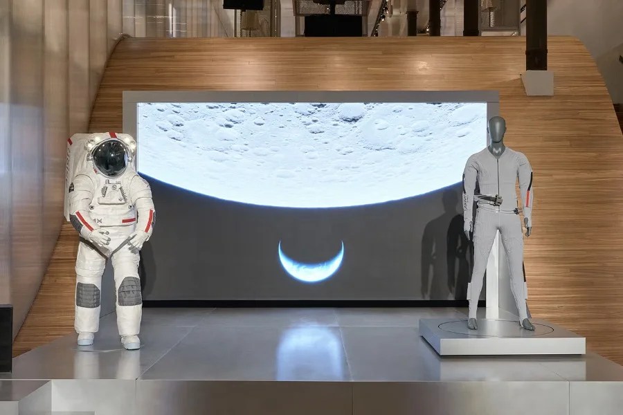 L'astronauta veste Prada: ecco le mute utilizzate da NASA per Artemis VI