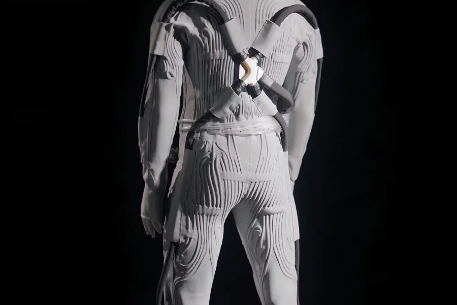 L'astronauta veste Prada: ecco le mute utilizzate da NASA per Artemis VI