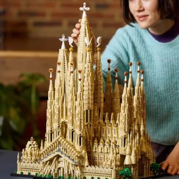 LEGO celebra Antoni Gaudí: i 12.060 della Sagrada Família