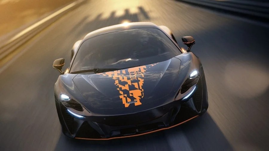 McLaren festeggia i 1.000 GP di F1 con Artura 1000GP MSO
