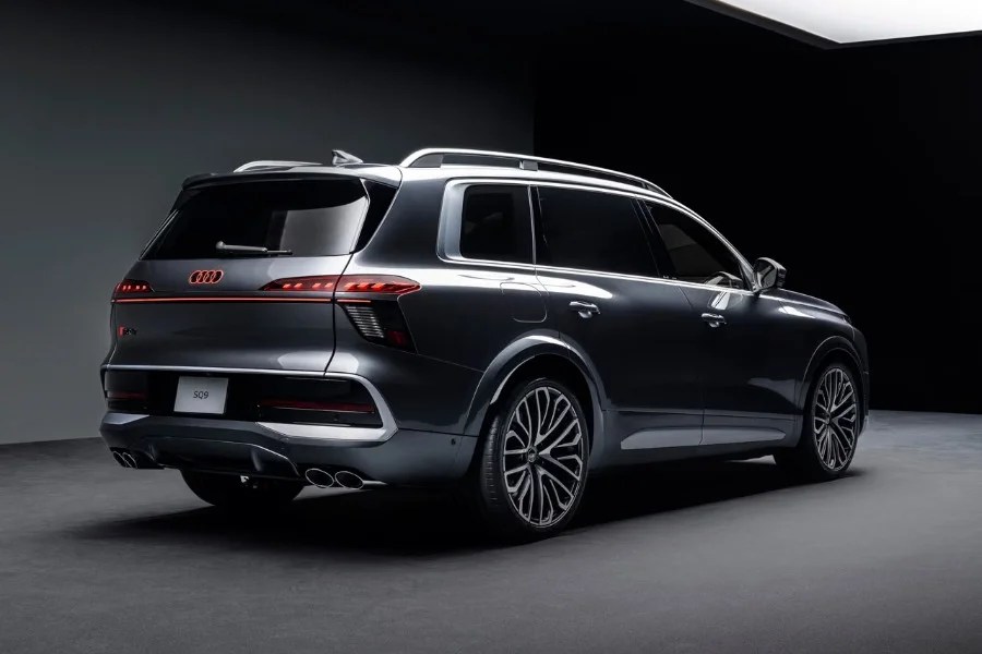 Audi svela il nuovo SUV flagship: ecco il gigantesco Q9