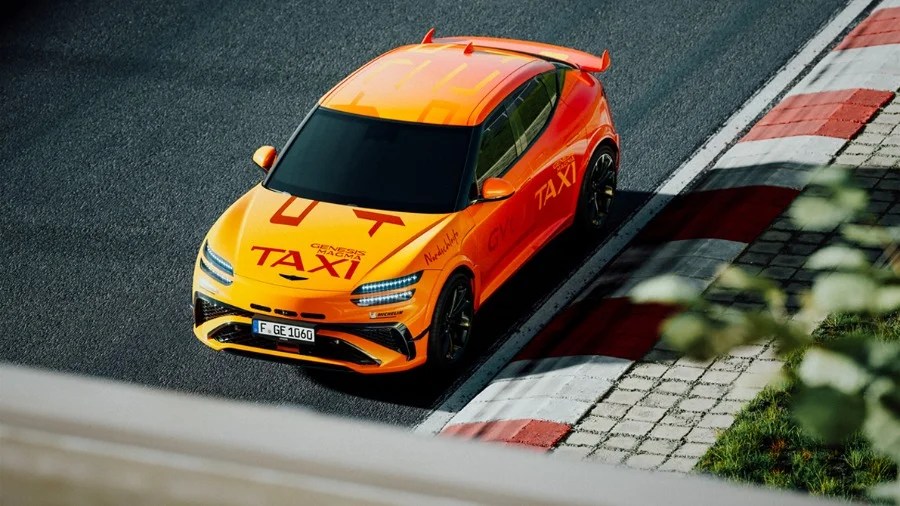 Genesis GV60 Magma è il nuovo taxi che vi porta intorno al Nürburgring