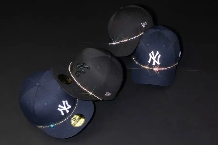 I cappellini iconici New Era adesso hanno dettagli Swarovski
