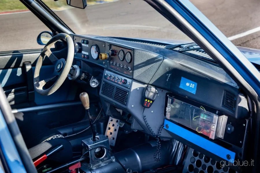 La Polizia una volta aveva la propria Alfa Romeo 75 da rally, e ora è in vendita a una cifra con 5 zeri