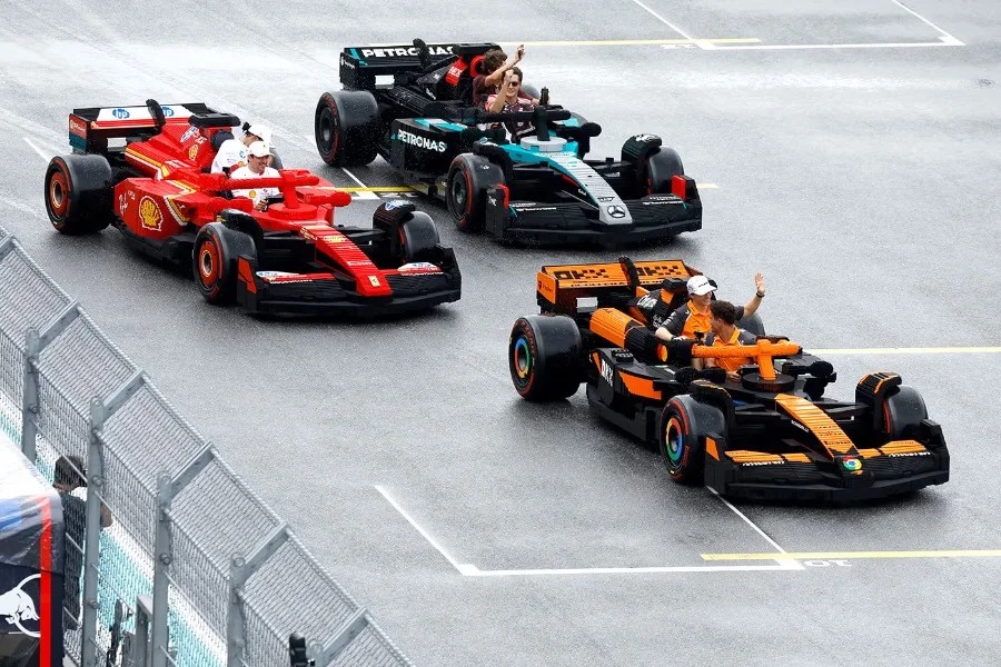 LEGO ha creato mini car da Formula 1 guidabili