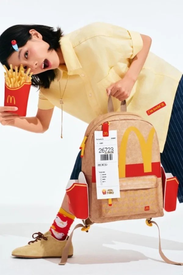 McDonald's Cina trasforma il sacchetto da asporto in uno zaino