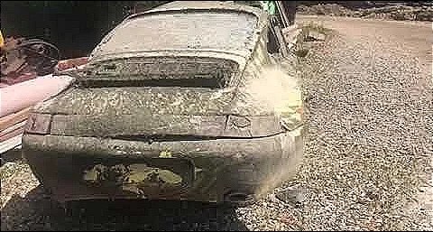 Nel 2018 qualcuno a metà fra Firenze e Prato in Toscana qualcuno ha rinvenuto una Porsche 993 nell'acqua del fiume Bisenzio, proprio in prossimità del punto in cui immette nell'Arno