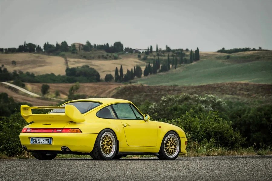 Nel 2018 qualcuno a metà fra Firenze e Prato in Toscana qualcuno ha rinvenuto una Porsche 993 nell'acqua del fiume Bisenzio, proprio in prossimità del punto in cui immette nell'Arno