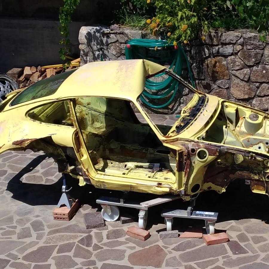 Nel 2018 qualcuno a metà fra Firenze e Prato in Toscana qualcuno ha rinvenuto una Porsche 993 nell'acqua del fiume Bisenzio, proprio in prossimità del punto in cui immette nell'Arno