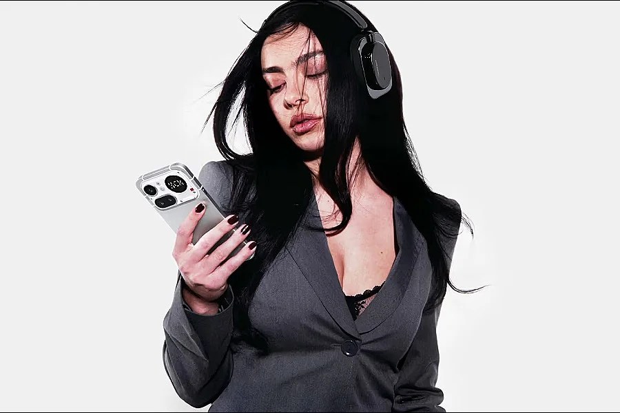 Nothing svela i nuovi flagship che sono anche budget (più o meno), Phone (4b) e Ear (3a)