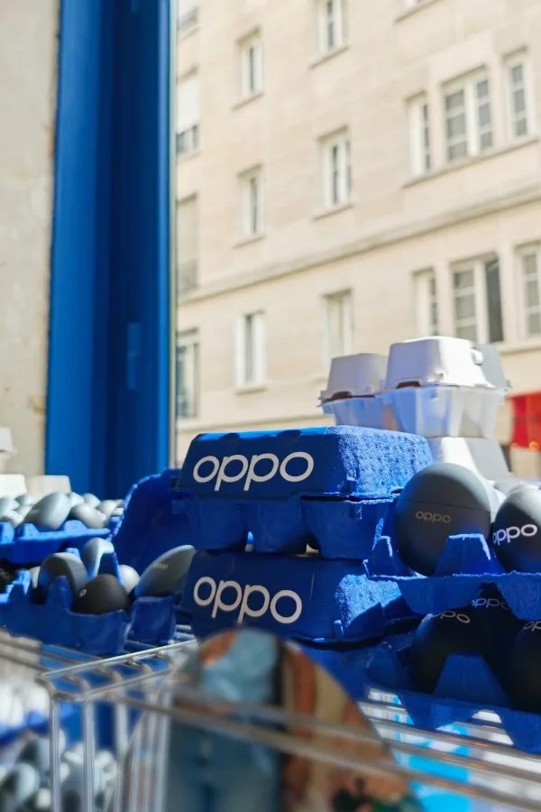 OPPO svela un paio di cuffie a forma di uovo e lo ha fatto con il cibo a Parigi
